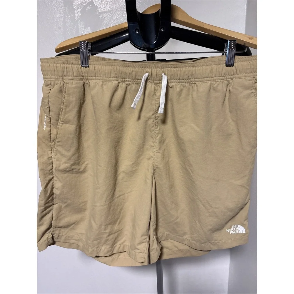 The North Face Mens Hiking Shorts Tan Khaki draw string Cargo Pockets Size Large